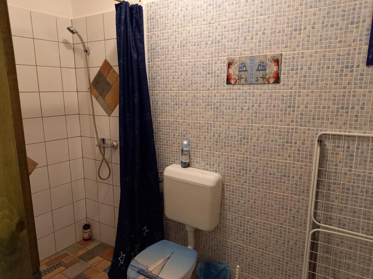 Gabor Vendeghaz Apartment เอ็กเกอร์ ภายนอก รูปภาพ