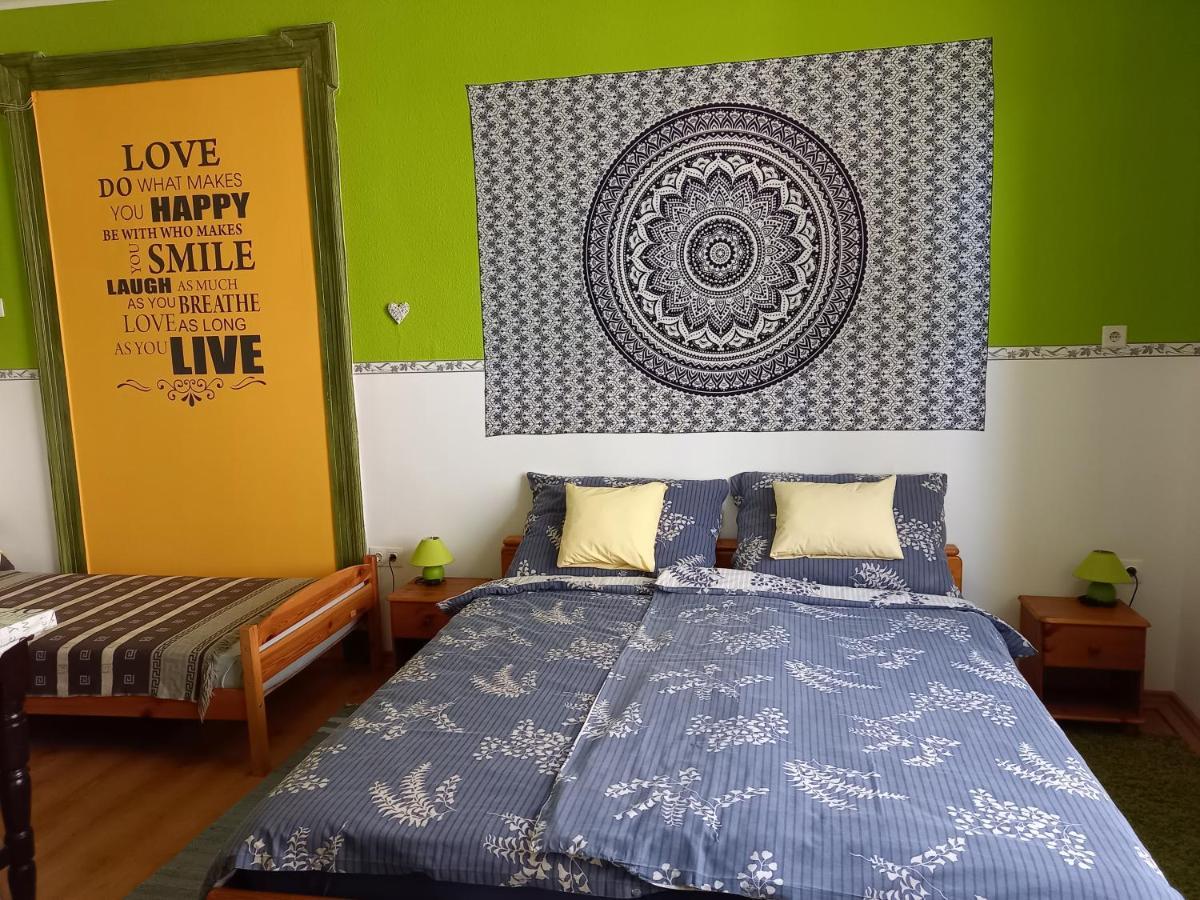 Gabor Vendeghaz Apartment เอ็กเกอร์ ภายนอก รูปภาพ