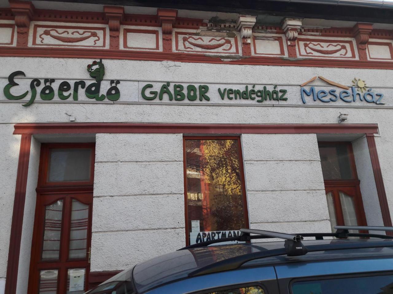 Gabor Vendeghaz Apartment เอ็กเกอร์ ภายนอก รูปภาพ